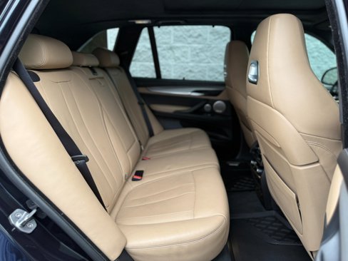 Used 2015 BMW X5 M image 38