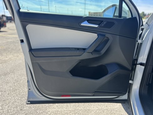 Used 2019 Volkswagen Tiguan SE image 5