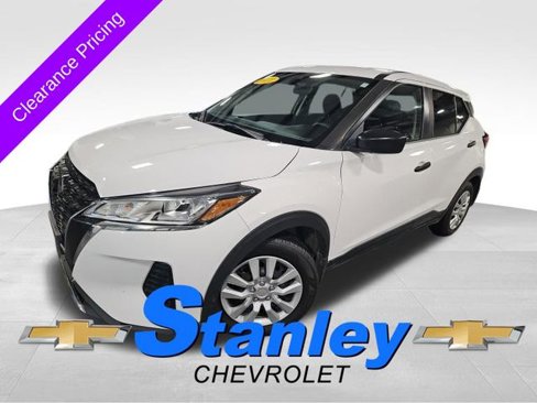 Used 2021 Nissan Kicks S image 1