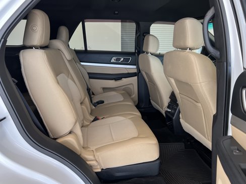 Used 2017 Ford Explorer XLT image 36