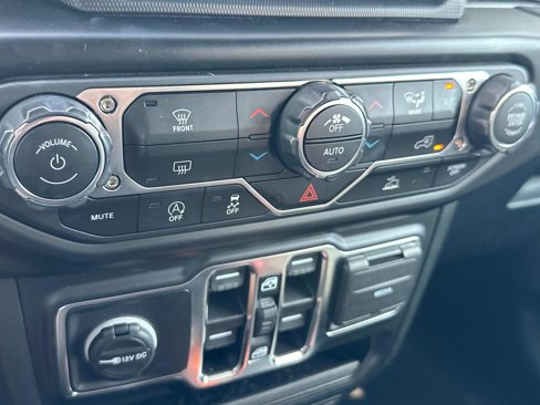 Used 2022 Jeep Wrangler Unlimited Sahara image 24