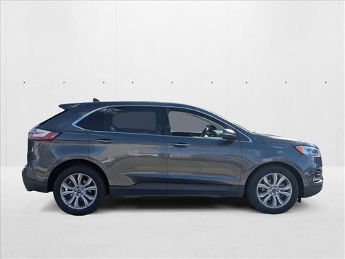 Used 2019 Ford Edge Titanium w/ Equipment Group 301A image 4
