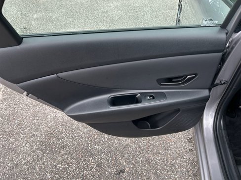 Certified 2025 Hyundai Elantra Sport image 19