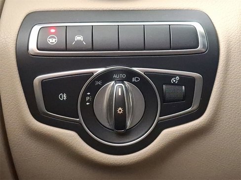 Used 2019 Mercedes-Benz GLC 300 4MATIC image 24