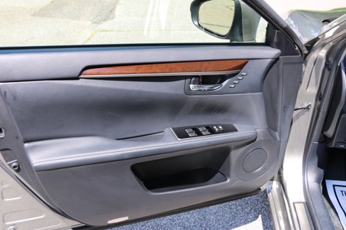 Used 2016 Lexus ES 300h image 16