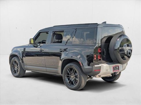 New 2025 Land Rover Defender 110 S image 9