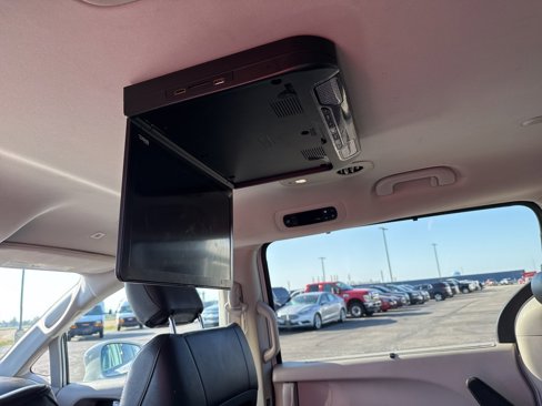 Used 2018 Chrysler Pacifica Touring-L image 14