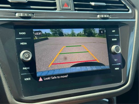 Certified 2022 Volkswagen Tiguan SE R-Line image 45