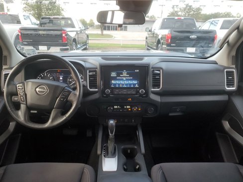 Used 2022 Nissan Frontier SV image 9