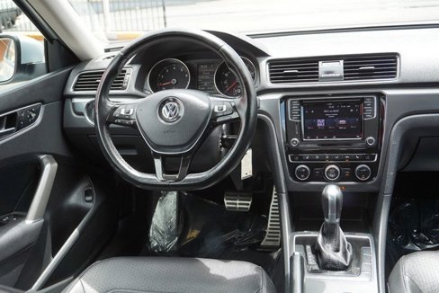 Used 2018 Volkswagen Passat 2.0T image 32