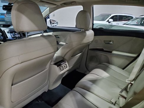 Used 2015 Toyota Venza XLE image 24