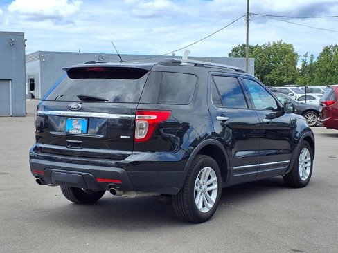 Used 2015 Ford Explorer XLT image 2