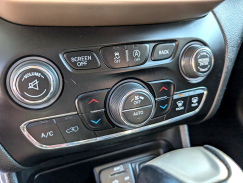 Used 2015 Jeep Cherokee Latitude w/ Comfort/Convenience Group image 30
