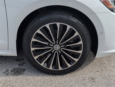 Certified 2022 Volkswagen Passat 2.0T image 17