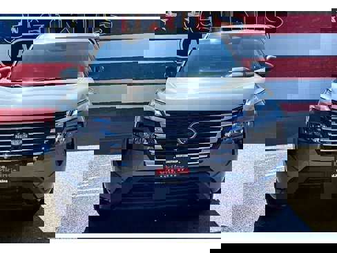Used 2024 Nissan Rogue SV image 3
