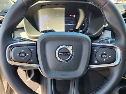 New 2025 Volvo XC40 B5 Core w/ Climate Package image 34