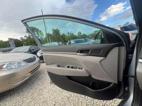 Used 2017 Hyundai Elantra SE image 27