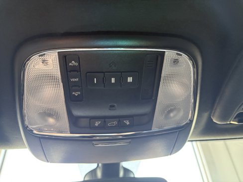 Used 2018 Jeep Grand Cherokee Limited image 21
