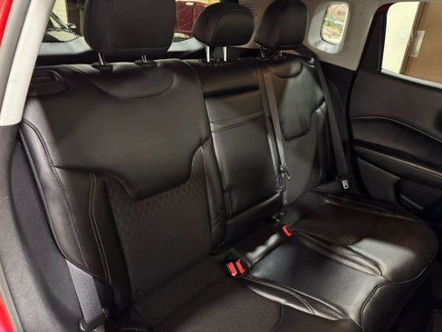 Used 2018 Jeep Compass Latitude w/ Cold Weather Group image 38