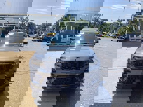 Certified 2023 Jeep Grand Cherokee Altitude image 2