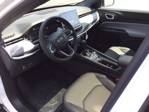 Used 2023 Jeep Compass Latitude w/ Sun and Sound Group image 8