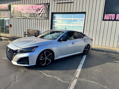 Used 2023 Nissan Altima 2.5 SR image 2