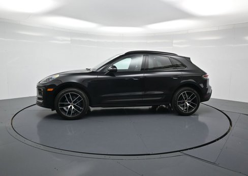 Used 2025 Porsche Macan image 2
