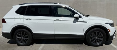 Used 2022 Volkswagen Tiguan SE w/ Panoramic Sunroof Package image 3