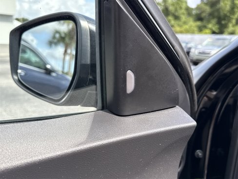 Used 2021 Nissan Kicks SV image 32