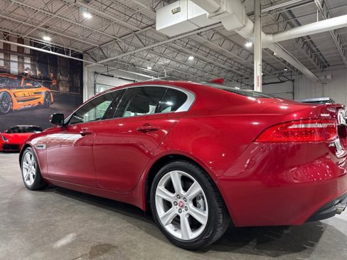 Used 2018 Jaguar XE Premium image 36