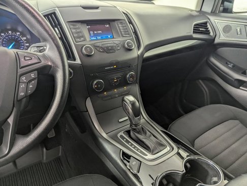 Used 2018 Ford Edge SE image 19