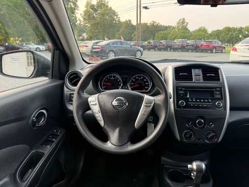Used 2016 Nissan Versa SV image 9