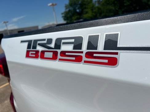 Used 2021 Chevrolet Silverado 1500 LT Trail Boss w/ LPO, Dark Essentials Package image 14