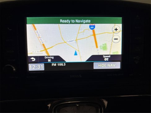 Used 2015 Chrysler Town & Country Touring-L image 30