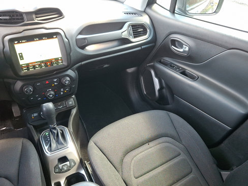 Used 2022 Jeep Renegade Latitude w/ Convenience Group image 16