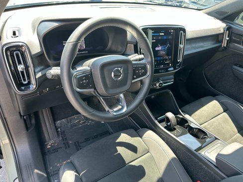 Certified 2022 Volvo C40 P8 Recharge Ultimate image 9