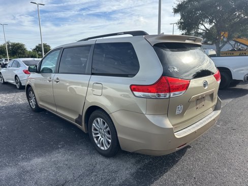 Used 2013 Toyota Sienna XLE image 4