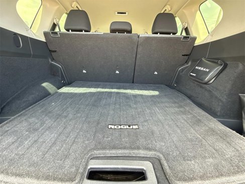 Used 2023 Nissan Rogue SV image 11