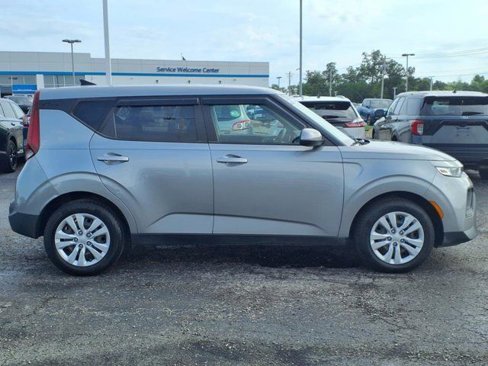 Used 2022 Kia Soul LX image 8