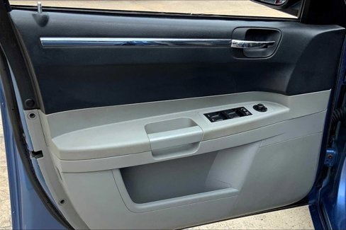 Used 2007 Chrysler 300 Touring w/ Comfort/Convenience Group image 18
