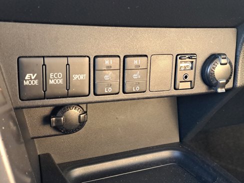 Used 2016 Toyota RAV4 Limited image 26