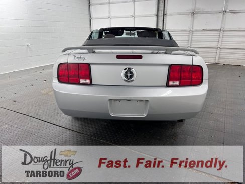 Used 2005 Ford Mustang Convertible image 7