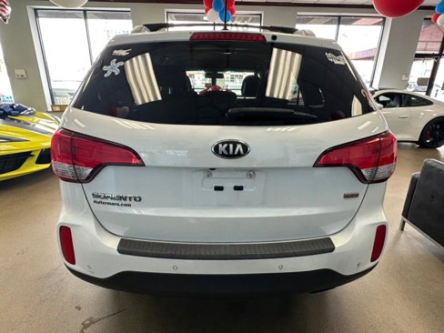 Used 2014 Kia Sorento LX image 11