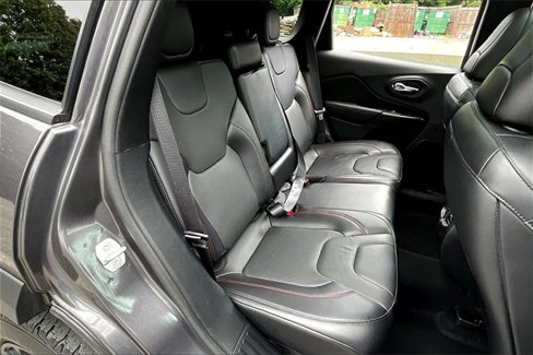 Used 2020 Jeep Cherokee Trailhawk image 25