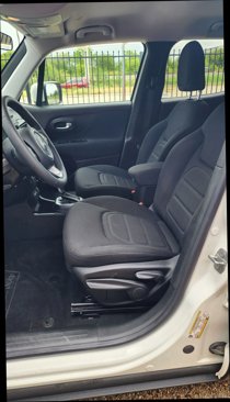Used 2018 Jeep Renegade Latitude image 19