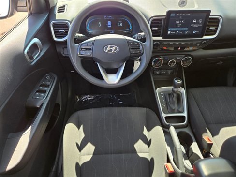 Used 2024 Hyundai Venue SE image 15