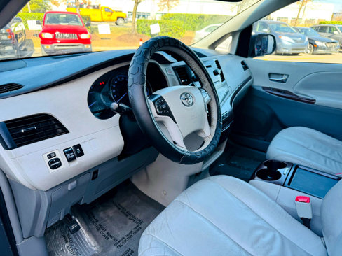 Used 2011 Toyota Sienna Limited image 40