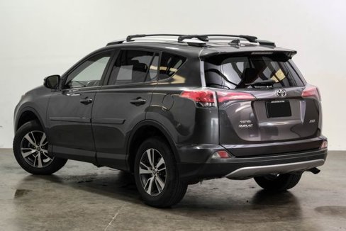 Used 2018 Toyota RAV4 XLE image 15