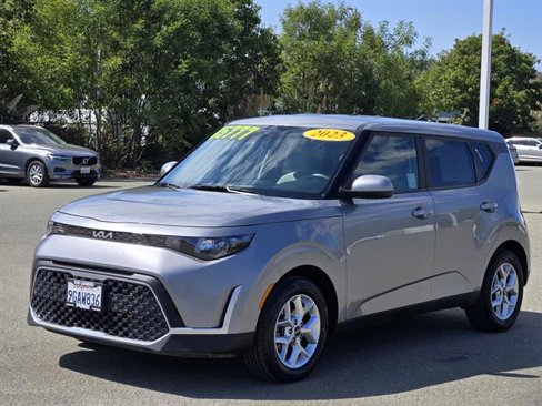 Used 2023 Kia Soul LX w/ LX Technology Package image 8