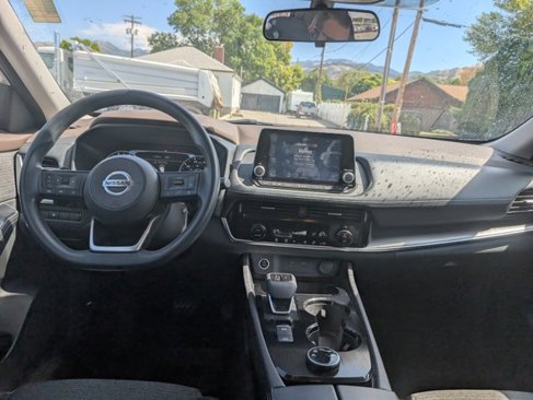Used 2021 Nissan Rogue SV image 7